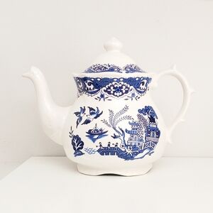 Vintage Kensington Blue/White Willow Teapot